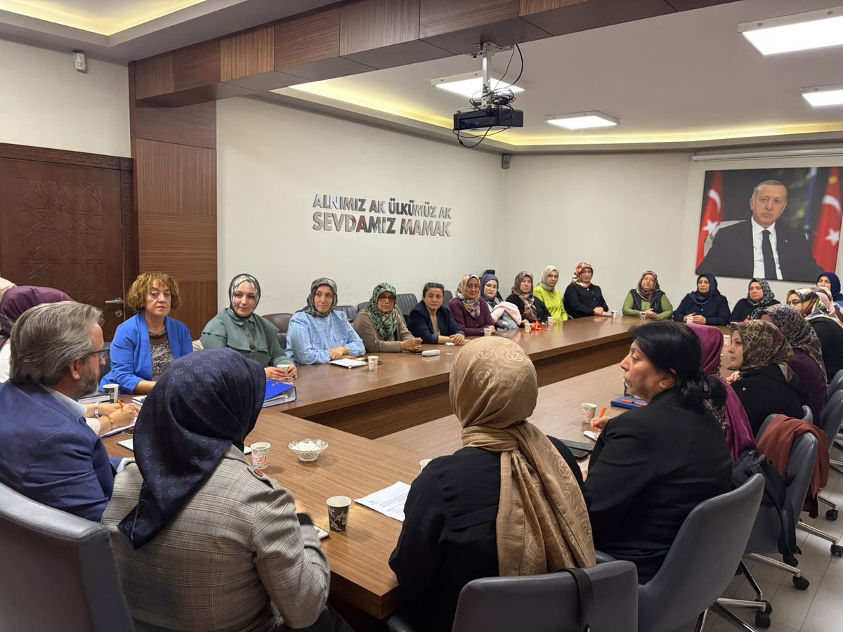 akkadinmamak's tweet photo. İl Koordinatörümüz Betül Sırakaya ve İlçe Başkanımız Osman Engin Dalbastı'nın katılımlarıyla, Kadın Kolları Başkanımız İlknur Hızal'ın öncülüğünde yönetim toplantımızı gerçekleştirdik. Toplantımız hayırlara vesile olsun https://t.co/ksHvMUxpZK