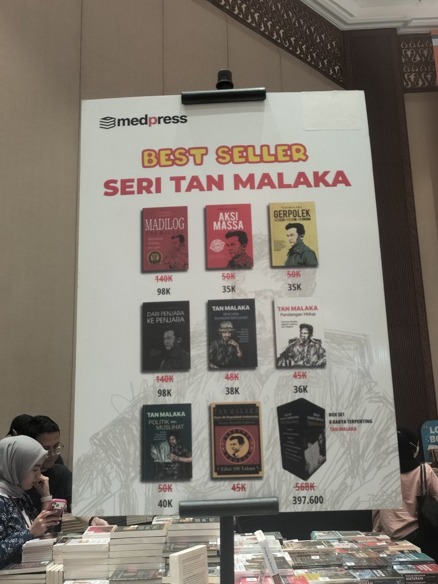 itsdrawingss's tweet photo. @undipmfs3 Liatt kak aku lgi di IIBF nih, lgi banyak diskon mostly 20%😆 https://t.co/dt19fYBumK