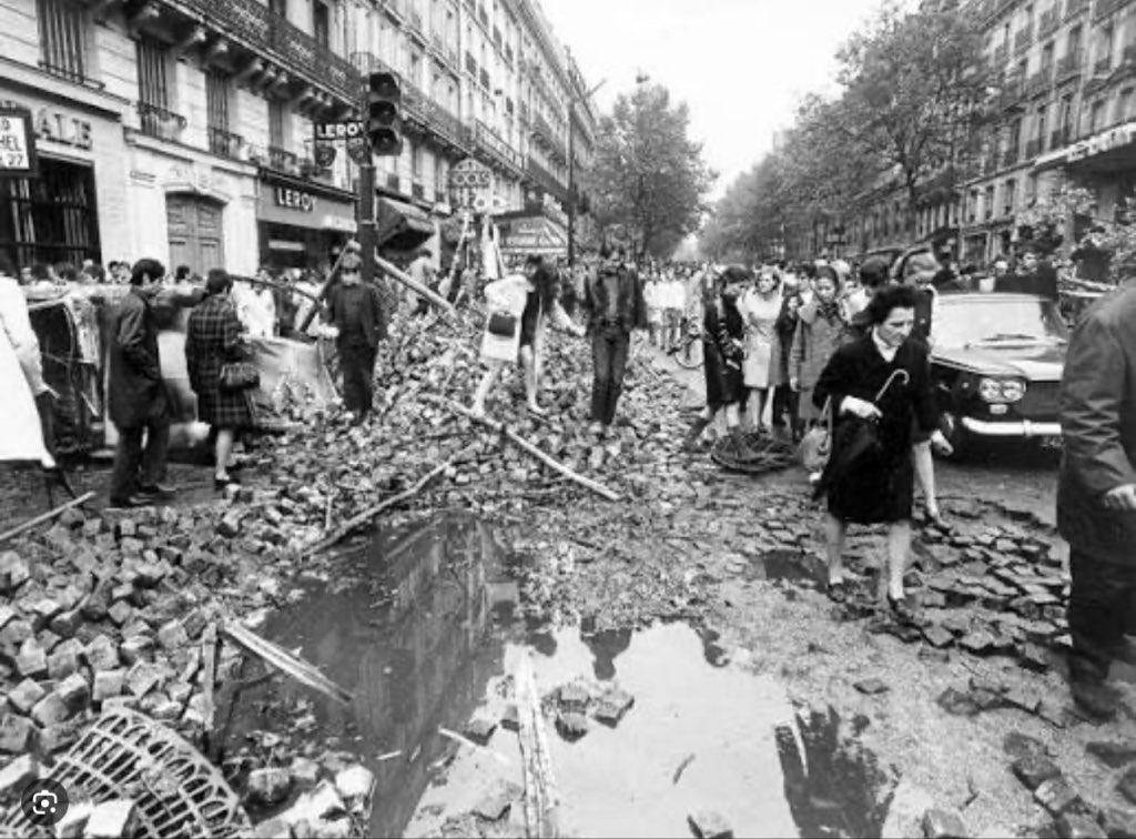 Milady__Oscar's tweet photo. Assez marrant de voir la génération qui a Mai 68 à son actif dire que les jeunes sont des p’tits cons ou des racailles en mal de violence gratuite https://t.co/LOhQlgtTcY