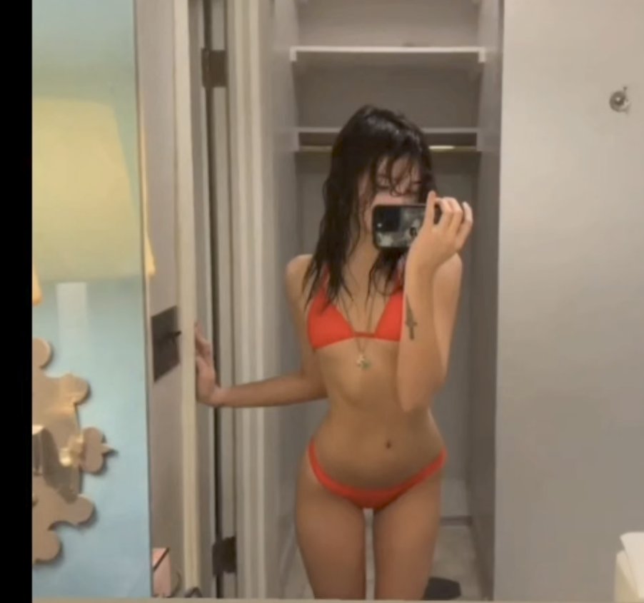 sweetestdako's tweet photo. Do I look great on bikini 👙 https://t.co/dQ5xoaNTKS