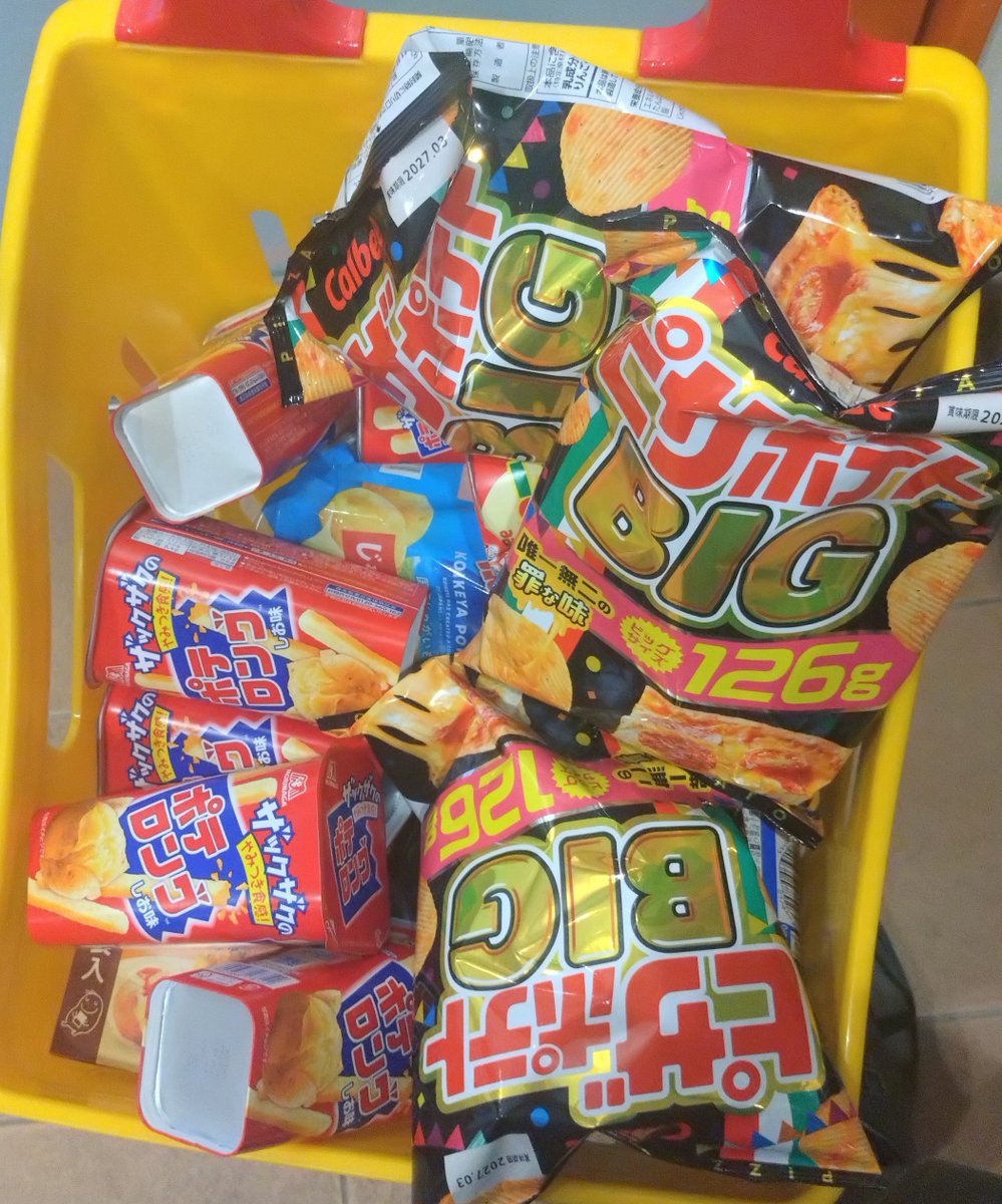 feishany's tweet photo. お菓子欲しかったから今日はお菓子中心に取ってきた😇 https://t.co/wC2aaaWQFL