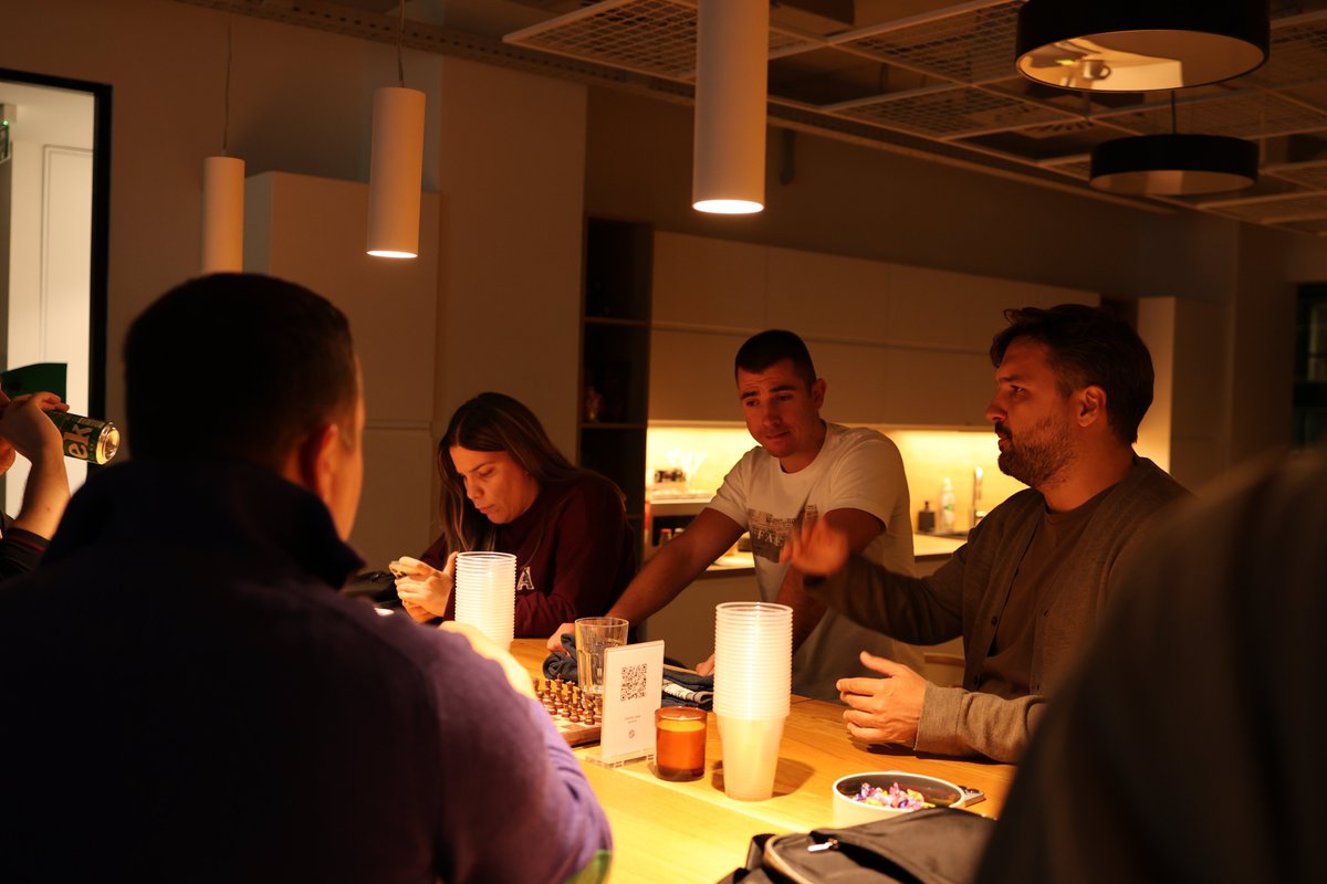 DecenterTeam's tweet photo. Da li biste došli na Web3 standup veče ili Web3 meme contest?

Prošle nedelje organizovali smo Web3 meetup u našim prostorijama i pitali zajednicu koje teme i formate želi da vidi sledeće, uz priliku da predloži svoje i glasa za favorite.

Hvala svima koji su svratili, glasali i podelili svoje ideje. Vaš input direktno oblikuje buduća okupljanja, a neke od predloga već spremamo za naredne meetupe.

Zapratite našu Luma stanicu da ih ne propustite. Vidimo se!
