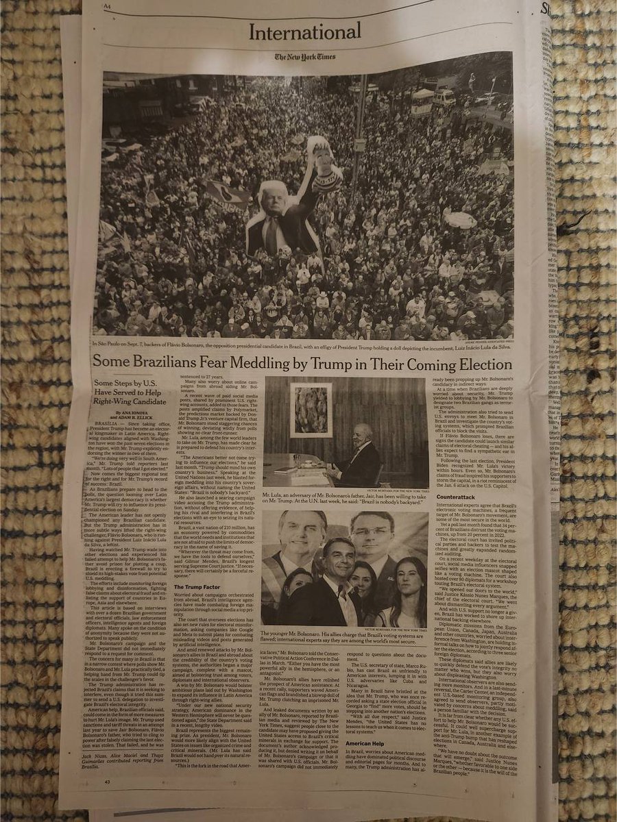 MidiaNINJA's tweet photo. ALERTA DE INTERFERÊNCIA NO NEW YORK TIMES:

O jornal dedicou uma página inteira ao risco de interferência de Donald Trump na eleição brasileira e relata que o Brasil vem montando uma “barreira” contra pressões externas, com monitoramento de desinformação e articulação diplomática. 

A reportagem também cita preocupação com uma possível atuação dos EUA em favor de Flávio Bolsonaro.

📸 Via @gugachacra, que mostrou a edição impressa do New York Times.