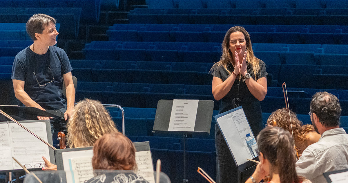 FundacionOex's tweet photo. Debuta Esther Merino como solista invitada de la Orquesta de Extremadura, la de su región. Un compromiso que, sabemos, encara con ilusión máxima. Que lo disfrutemos todos, con entrada, porque están ya agotadas para hoy en Badajoz. https://t.co/RBM3V5vx4J