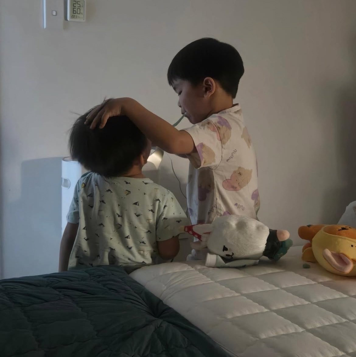 aljinaemaeum's tweet photo. the thought of soobin’s family having every single yongmeong ever released but also having a hwangchoon #watdatmean https://t.co/f1MBF6xB6m
