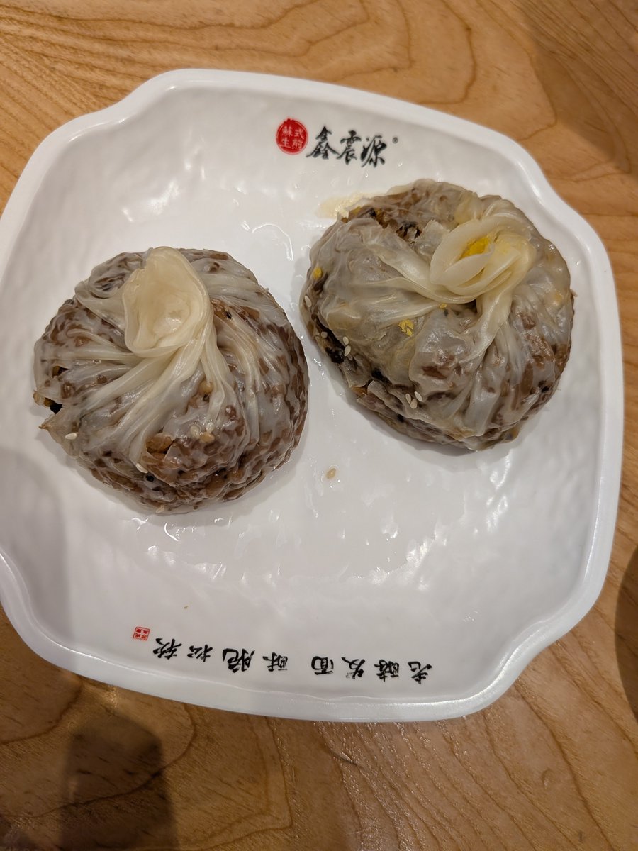 prrn012's tweet photo. なんか包まれてるものを食べだ https://t.co/v1sT9dolc3