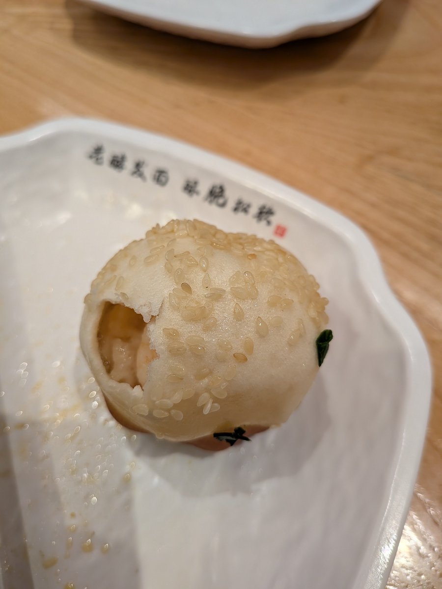 prrn012's tweet photo. なんか包まれてるものを食べだ https://t.co/v1sT9dolc3