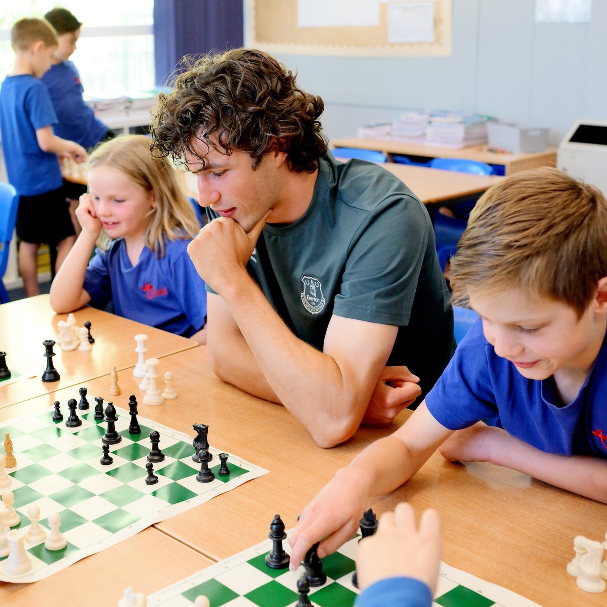 Everton's tweet photo. Back to school for Merlin Röhl. ♟

The Blues midfielder joined pupils at Oldfield Primary School – one of the recently renamed Everton Multi-Academy Trust’s schools – to take part in its chess club.