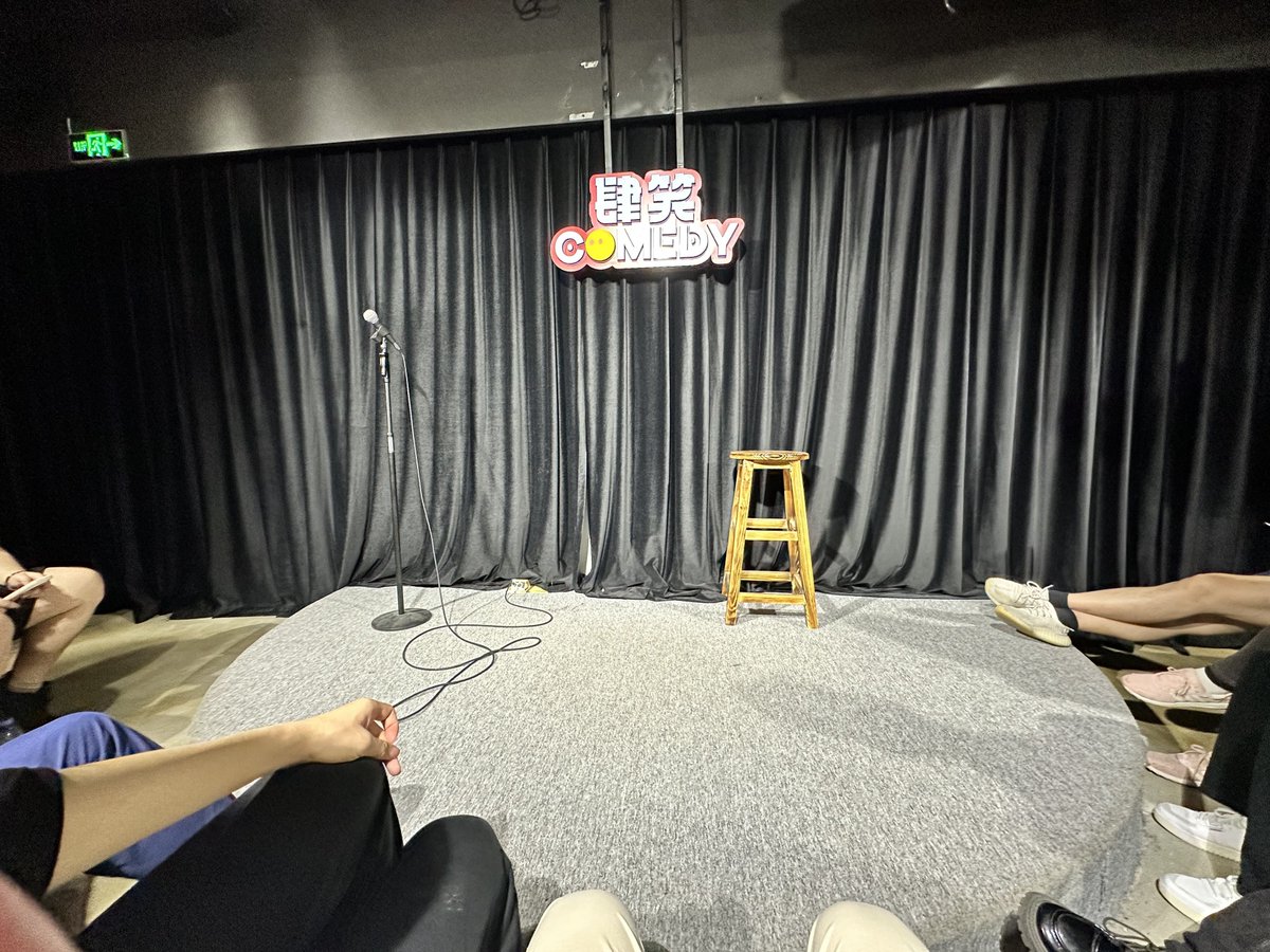 StarlitArezztt's tweet photo. Just got roasted by my own mic stand during stand-up—turns out even inanimate objects judge my material. #ComedyLive https://t.co/T2paksHLDb