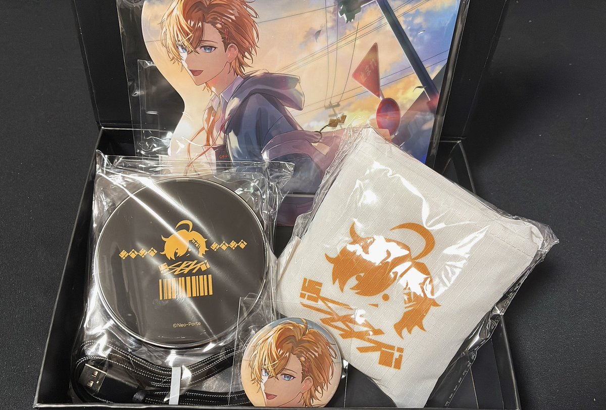 Trutc_123's tweet photo. 渋ハルの誕生日グッズ届いたんだけどめっちゃいい！
満足度高い😌
オリジナルパッケージのおかげで届いた時のワクワク感倍増したから来年もこの形式がいいな https://t.co/1u4Io3bDs0