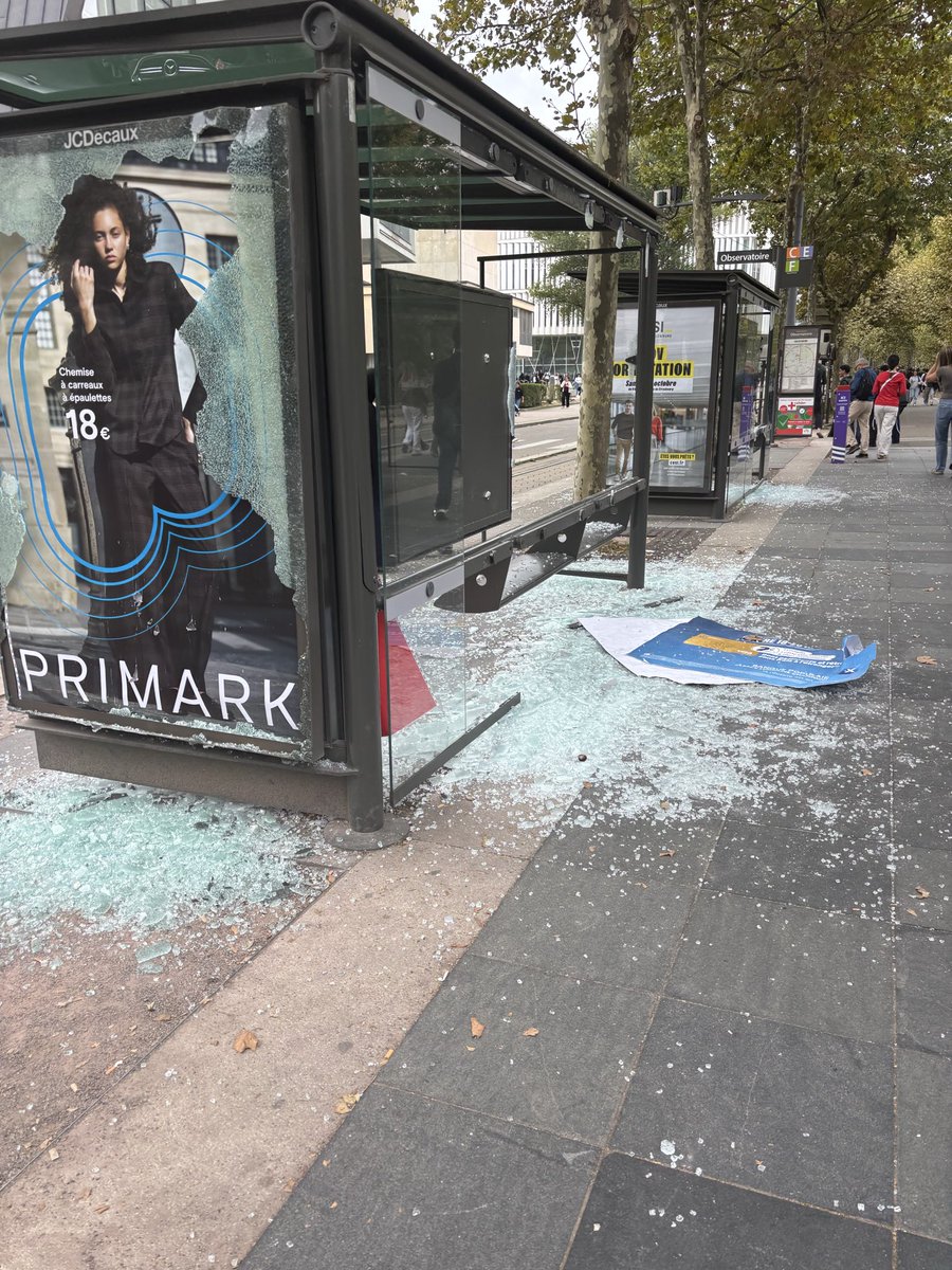 lil050322's tweet photo. bien votre combat 
faut pas s’étonner d’avoir des bâtiments insalubres quand on fait perdre bêtement de l’argent à la ville https://t.co/sYvmw385MT