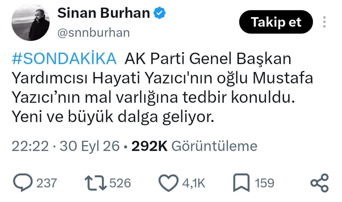 aydinbinboga's tweet photo. Erdoğan, bazen ağzından kaçırıyor vatandaşla konuşur iken yada gazeteciler sohbet ederken . Bundan haberim yoktu vs diye. Sizce neden?

Elbette işi çok, yükü ağır. Dışarda işler karışık. Gündemi orda.

Peki İçerde bu durumlarda onu ülkedeki herşey den haberdar etmesi gerekenler kim? FON olayını bile 2 yıl sonra duydu. Halbuki 2 yıldır insanlar Borsada birşeyler oluyor diye bas bas bağırdı.

Neden 20 yıldır yapılamayanlar son 1 ayda yapılmaya başlandı. Eskiden de vardı Adalet Bakanı İç İşleri bakanı.. 

Sorumlular çok basit.. Ona kendilerine de siyasi olarak belki ucu dokunmasın diye gündemden uzak Tutan danışmanları, özel kalemi, iletişim başkanlığı vs.Eskisi niye gitti İletişim başkanının?

Dikkat edin 20 yılda kimler geldi geçti ama HALKIN şikayetçi olduğu birkaç isim ısrarla ve inatla aktif olarak yanında. 

Benim herşey den haberim var der her zaman evet var. Ama süzülmüş gündemden haberi var Reisin. Diğerlerini efendim sorun yok, hallediyoruz, gereken yapılıyor vs diye geçiştirildiği için sorunlar büyüyor ve patlayınca haberi oluyor

Yahu en yakınındaki Genel Başkan Yrd., Eski Yeni Bakanlar, Bakan Yrd., Vekiller (eski yeni) MYK üyeleri, Danışmanlarının adları el konulan şirketlerde ya Yön. Kr. Üyeliği çıkıyor yada işin bizzat içinde..

Mesela H. Yazıcının oğlu ile alakalı TEDBİR neden kalktı? Kim müdehale etti?
Vatandaş bunu görmüyormu sanıyorlar
