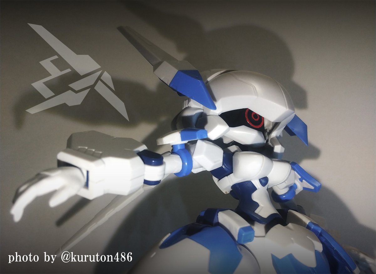 kuruton486's tweet photo. バスターメイデンをモノアイにしてみたの巻

フェイス部に瞳や眉間のパーツ付けずに黒く塗って市販のレンズパーツ等を接着するだけのお手軽改造なのわよ https://t.co/PZXnmY90yU