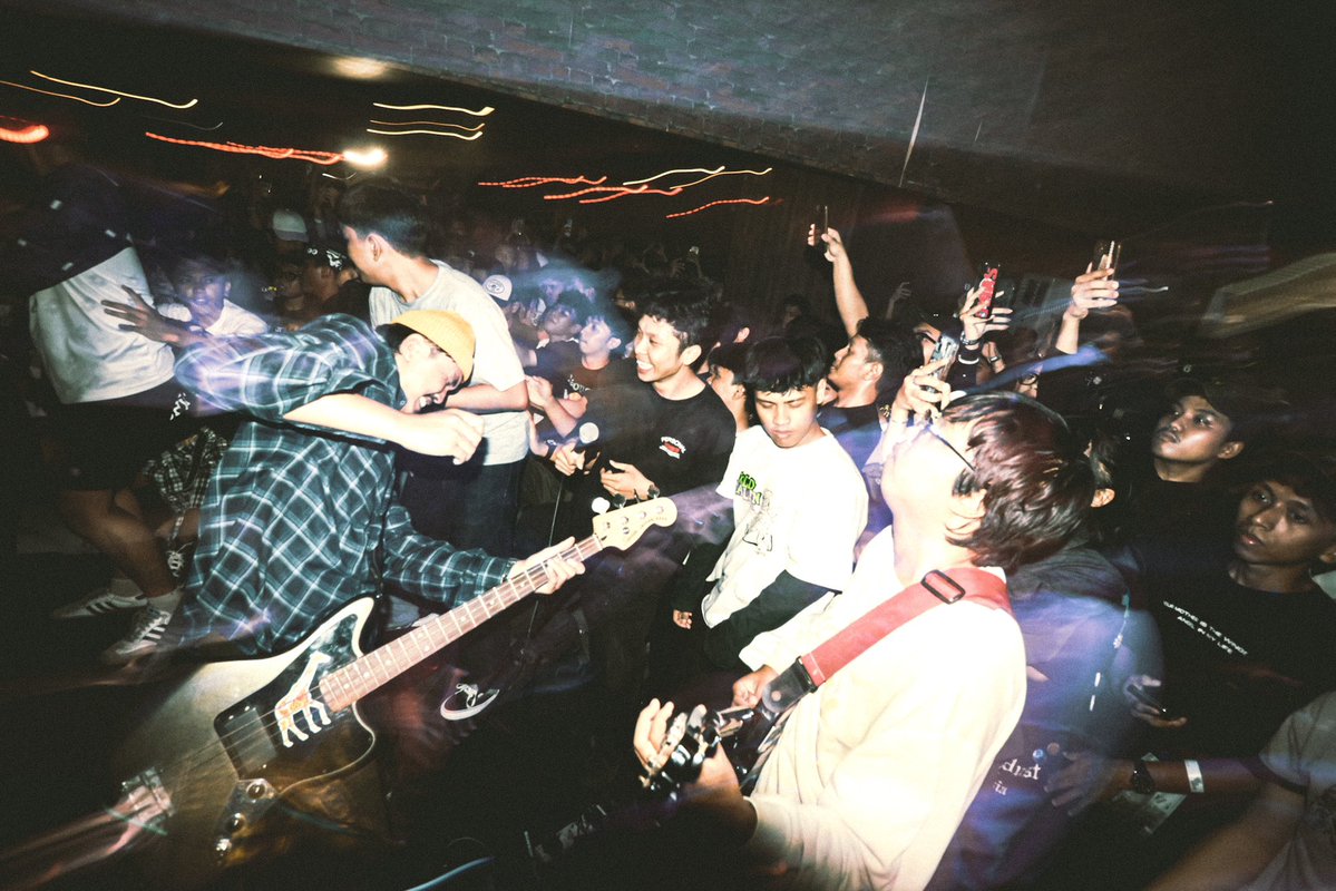 raoussearchive's tweet photo. crazy scene on our hometown show… https://t.co/jOKGk63xjJ