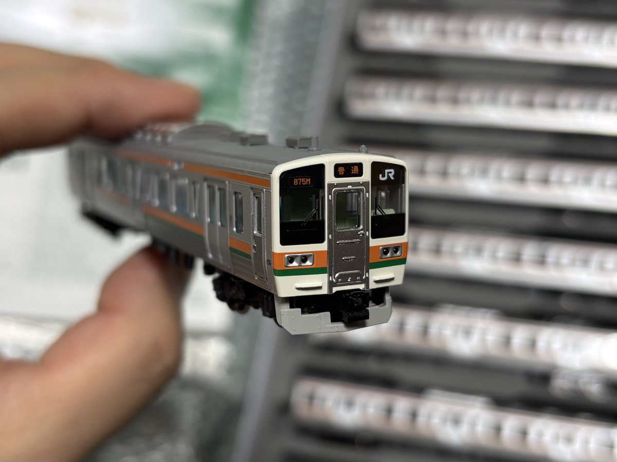 tozai_line05's tweet photo. KATOの211系3000番台にアンテナと電連を取り付けてスカートを強化形に変更。懐かしい姿に頬が緩む。 https://t.co/MErPy2Re4b
