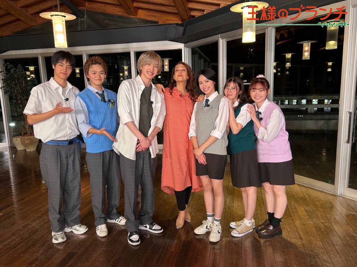 brunch_TBS's tweet photo. 【10/3 (土)】午前の部
＜映画コーナー＞
『うるわしの宵の月』撮影現場に直撃🎞️
#道枝駿佑 #安斉星来 #星乃夢奈 #鈴川紗由 #大倉空人 #阿佐辰美

＜BOOK＞
📙 #佐々木彩夏 さん『佐々木彩夏1st写真集「ぺろり」』
📕 #西加奈子 さん『きずもの』
#菊池柚花 #榎本ゆいな https://t.co/nu4kzUThDq