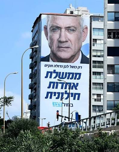 ori_riddleman's tweet photo. תזכורת

לבני גנץ יש אכן תקציב בחירות מנופח שמבוסס על כמות המנדטים שהוא קיבל בבחירות לפני 4 שנים, אבל זה לא כסף שייעלם אם הוא לא יזרוק אותו לפח על שלטי חוצות חסרי משמעות

זה כסף מהקופה הציבורית, אם הוא לא יבזבז אותו הכסף יישאר בקופת המדינה, זה הכסף שלנו, והוא סתם מצית ממנו מדורה https://t.co/7kdRpvVab5