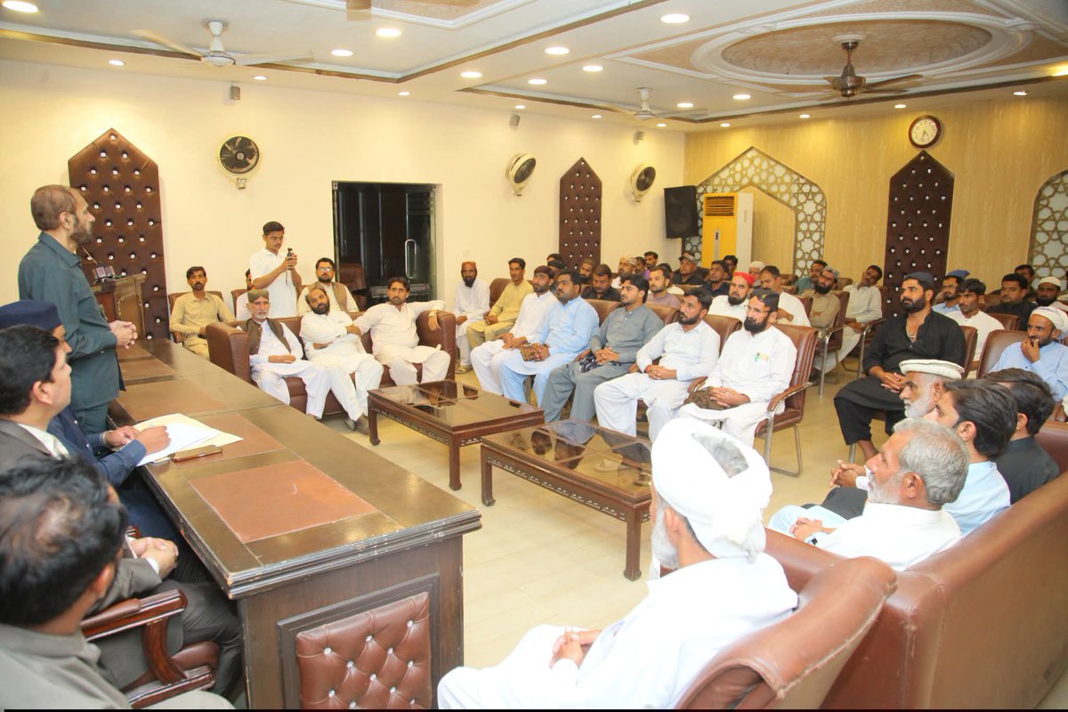 MQI_Official's tweet photo. سانحہ ماڈل ٹاؤن کے زخمیوں اور شہداء کے ورثاء کو انصاف سے محروم رکھنے کے لیے کارکنان کے خلاف قائم مقدمات کے خاتمے کی قانونی جدوجہد جاری ہے۔

مرکزی سیکرٹریٹ میں متاثرہ کارکنان سے ملاقات میں مرکزی قائدین نے چیف جسٹس لاہور ہائی کورٹ سے انصاف کی استدعا کی. https://t.co/dKalWSyAz1