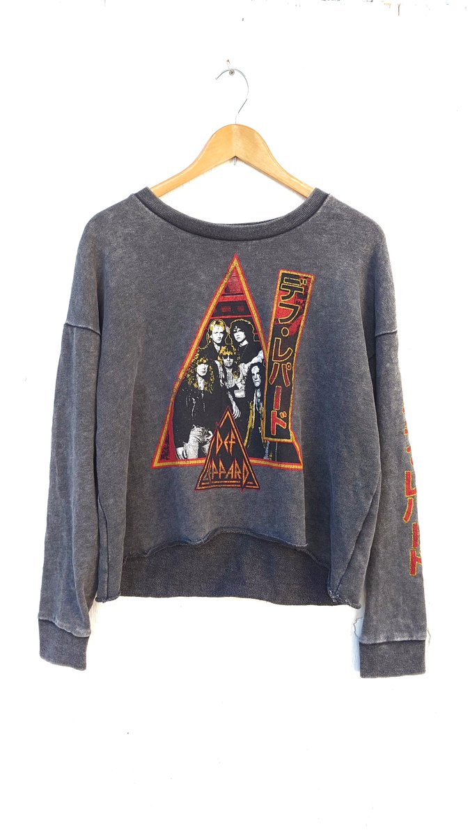 INPERIAL2006's tweet photo. JUNKFOOD×DEF LEPPARD 00s
コットンポリ　スウェットシャツ

SIZE L ￥3990 https://t.co/yqp5oRczSC