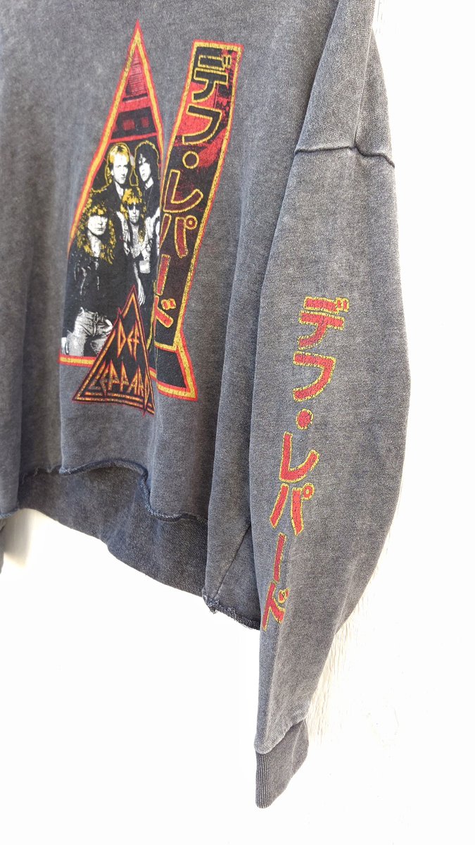 INPERIAL2006's tweet photo. JUNKFOOD×DEF LEPPARD 00s
コットンポリ　スウェットシャツ

SIZE L ￥3990 https://t.co/yqp5oRczSC