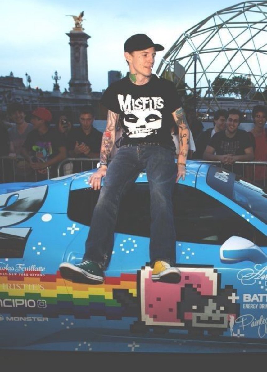 DailyMau5's tweet photo. Daily Mau5 day 4!

#DailyDeadmau5 https://t.co/MpoM6EwiFA