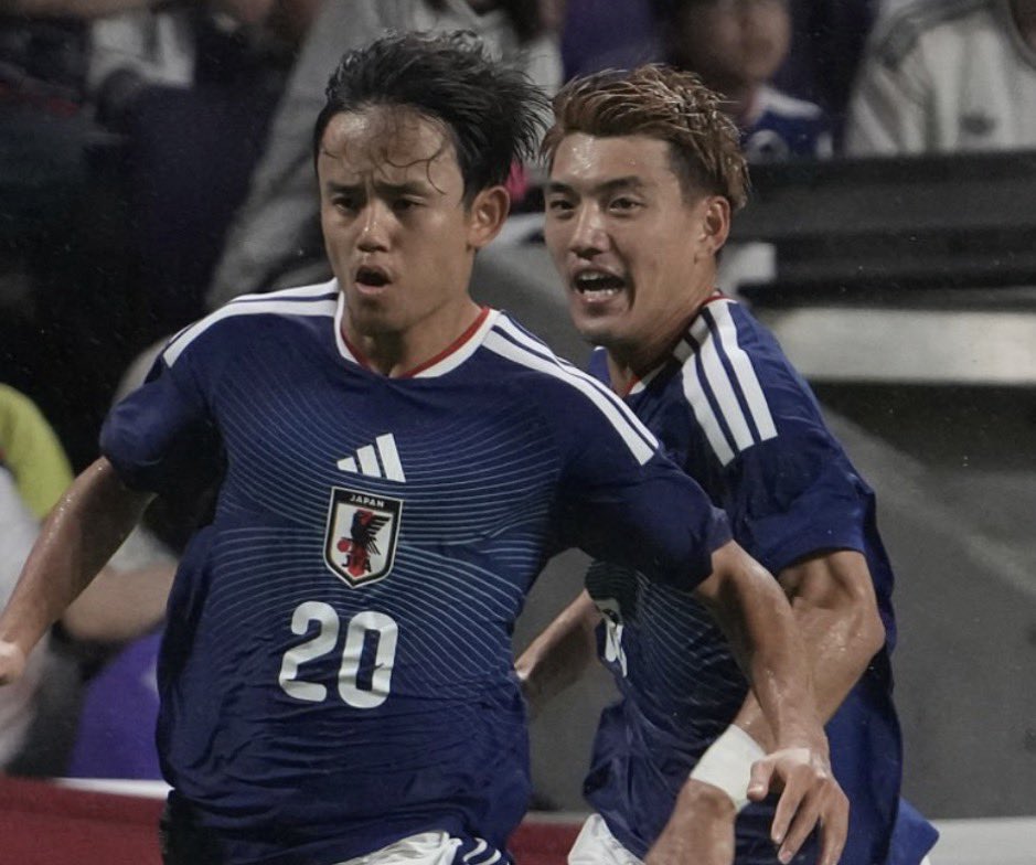 futbol_kyo1129's tweet photo. 🇯🇵vsエクアドル🇪🇨

久保×堂安の連携で守備集中した右サイドで尚崩す。それによりエクアドルの軸が歪んで左が攻めやすくなる。やっぱ代表で見る久保は良い味を出す。

#サッカー日本代表 https://t.co/5J8msXvg0q