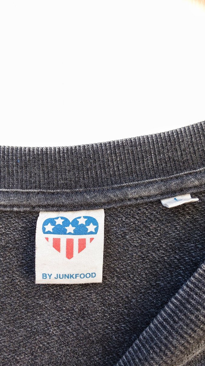 INPERIAL2006's tweet photo. JUNKFOOD×DEF LEPPARD 00s
コットンポリ　スウェットシャツ

SIZE L ￥3990 https://t.co/yqp5oRczSC