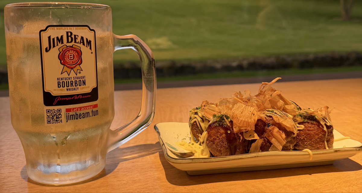 kamosaremas's tweet photo. 出張で来てから1年が経ちました。

そんな自分のご褒美にたこ焼きとハイボール https://t.co/wOwGUsyTIc