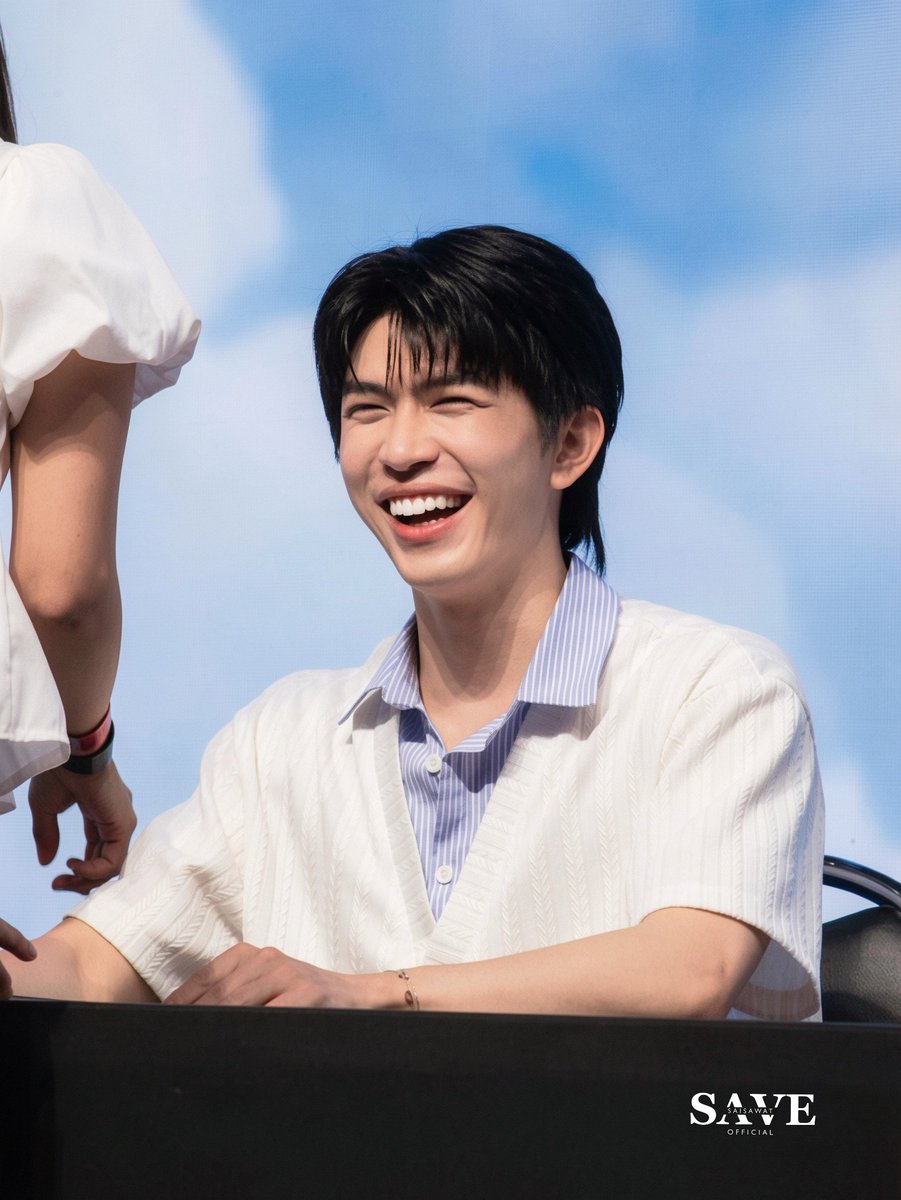 savesaiofc's tweet photo. (📓✏️) — จบไปแล้วสำหรับงาน #GMMTVFANIVAL2026HappyFamilyxSF 

SAVEFRANC IN FANIVAL 2026 
#savesaisawat #SaveFranc 

ในวันนี้ ทางบ้านขอขอบคุณแฟนคลับทุกคนมาก ๆ เลยนะคะ ที่แวะมาหามาให้กำลังใจพี่เซฟน้องฟรัง วันนี้มีคนแวะมาหาน้องเยอะมาก ๆ เลย หวังว่าทุกคนจะได้เติมเซฟฟรังกันอย่างเต็มเปี่ยม และหวังว่าจะได้รับความสุขกลับไปกันทุกคนเลยน้า 🙇🏻‍♀️💚

รวมถึงขอบคุณแฟนคลับทางหน้าจอที่คอยส่งกำลังใจมาให้น้องโดยตลอด ทางบ้านเชื่อว่าน้องได้รับกำลังใจจากทุกคนแน่นอนค่ะ 🥺🤲🏻