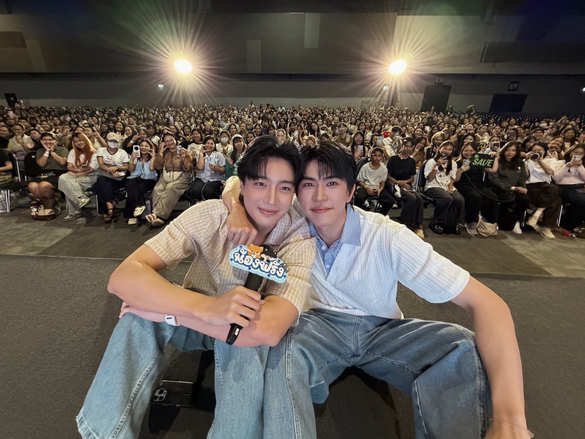 savesaiofc's tweet photo. (📓✏️) — จบไปแล้วสำหรับงาน #GMMTVFANIVAL2026HappyFamilyxSF 

SAVEFRANC IN FANIVAL 2026 
#savesaisawat #SaveFranc 

ในวันนี้ ทางบ้านขอขอบคุณแฟนคลับทุกคนมาก ๆ เลยนะคะ ที่แวะมาหามาให้กำลังใจพี่เซฟน้องฟรัง วันนี้มีคนแวะมาหาน้องเยอะมาก ๆ เลย หวังว่าทุกคนจะได้เติมเซฟฟรังกันอย่างเต็มเปี่ยม และหวังว่าจะได้รับความสุขกลับไปกันทุกคนเลยน้า 🙇🏻‍♀️💚

รวมถึงขอบคุณแฟนคลับทางหน้าจอที่คอยส่งกำลังใจมาให้น้องโดยตลอด ทางบ้านเชื่อว่าน้องได้รับกำลังใจจากทุกคนแน่นอนค่ะ 🥺🤲🏻