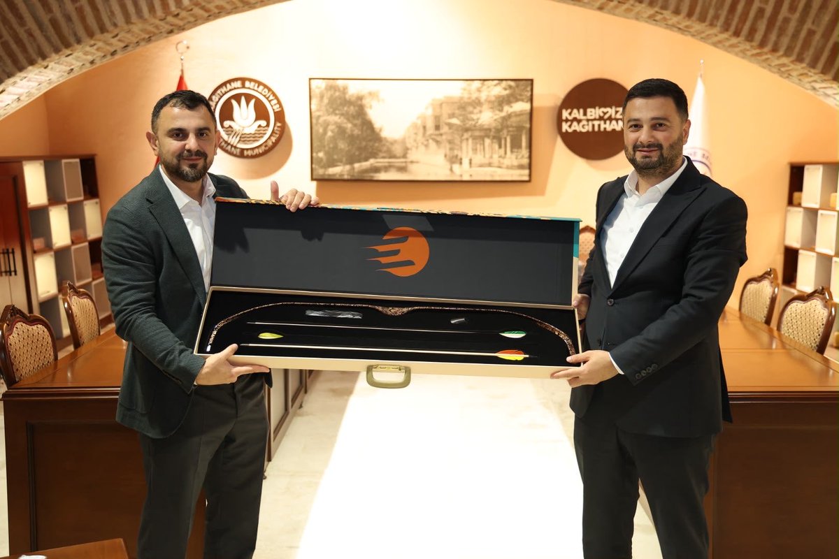 MevlutOztekin's tweet photo. AK Parti İstanbul İl Teşkilat Başkanımız Abdulhalim Aksu’yu, İl Yönetim Kurulu Üyelerimizi ve teşkilatımızın kıymetli komisyon üyelerini, İlçe Başkanımız Erkan Yıldırım ile birlikte belediyemizde misafir ettik. Nazik ziyaretleri için teşekkür ediyorum. https://t.co/EWRmlqBGgW