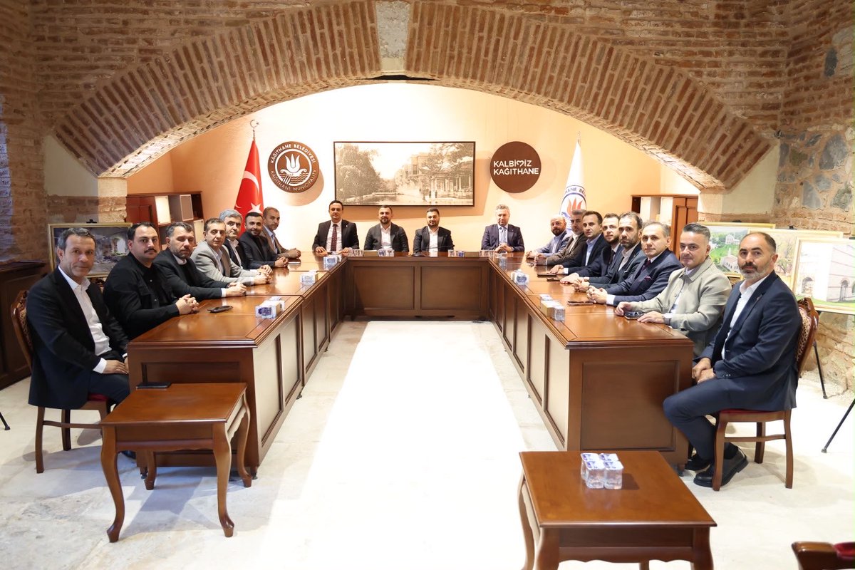 MevlutOztekin's tweet photo. AK Parti İstanbul İl Teşkilat Başkanımız Abdulhalim Aksu’yu, İl Yönetim Kurulu Üyelerimizi ve teşkilatımızın kıymetli komisyon üyelerini, İlçe Başkanımız Erkan Yıldırım ile birlikte belediyemizde misafir ettik. Nazik ziyaretleri için teşekkür ediyorum. https://t.co/EWRmlqBGgW