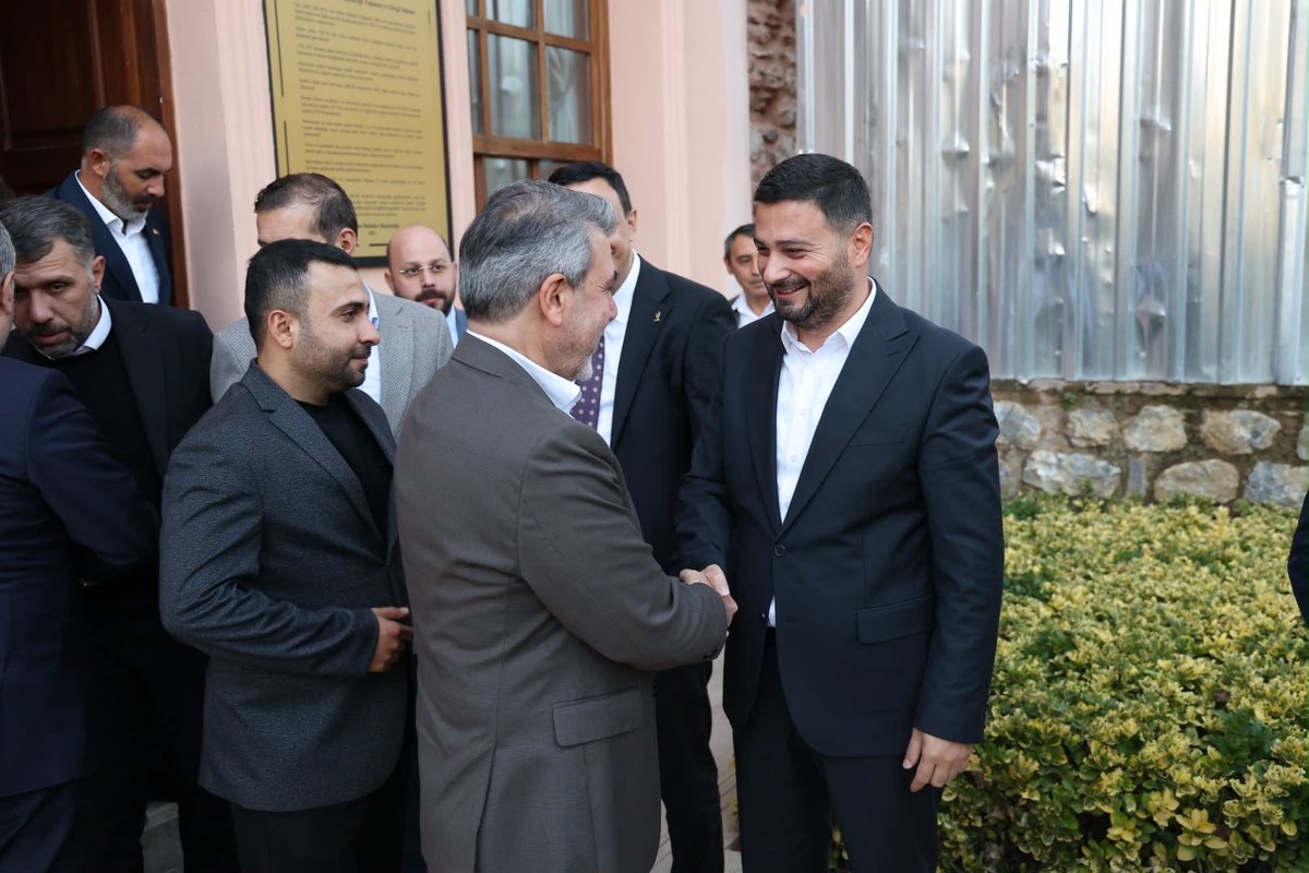 MevlutOztekin's tweet photo. AK Parti İstanbul İl Teşkilat Başkanımız Abdulhalim Aksu’yu, İl Yönetim Kurulu Üyelerimizi ve teşkilatımızın kıymetli komisyon üyelerini, İlçe Başkanımız Erkan Yıldırım ile birlikte belediyemizde misafir ettik. Nazik ziyaretleri için teşekkür ediyorum. https://t.co/EWRmlqBGgW