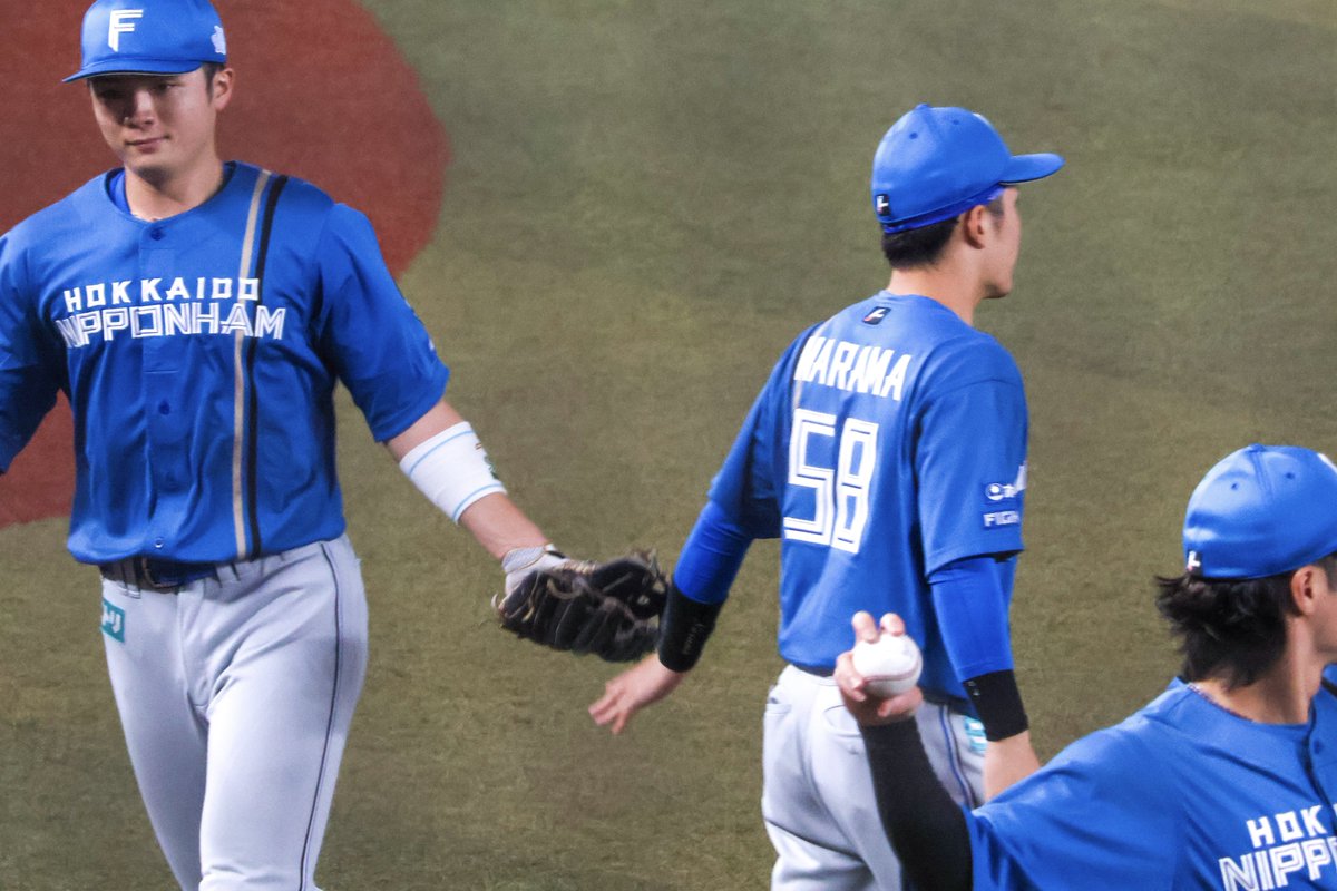 2OOOblueee's tweet photo. ［261001］ZOZOマリンスタジアム
ノールックすぎて笑っちゃうもんね🥹
#lovefighters #郡司裕也 #奈良間大己 https://t.co/AmyTxNb9Rw