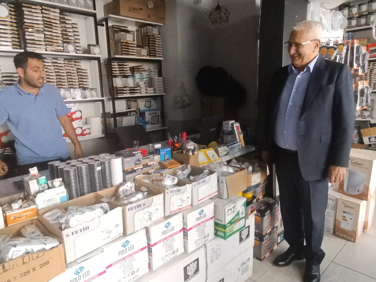 MHPSeyhanKACEP's tweet photo. İlçe Başkanımız Sayın Turgut Bağdağı, esnaf ziyaretlerine hız kesmeden devam ediyor.
Bu kapsamda Tellidere Mahallemizden Elektrikçi Yusuf Özdemir Bey’i işyerinde ziyaret ederek hayırlı işler ve bereketli kazançlar temennisinde bulundu. https://t.co/Suac4Ou2W4