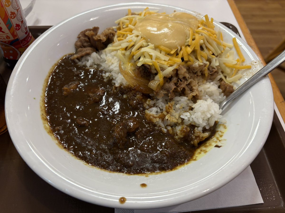 tamatar0358's tweet photo. すき家の欧風カレー
牛あいがけ＋チーズ

ちょっと豪勢にいってみた

欧風カレー美味しい🤤 https://t.co/A74fbr5olX
