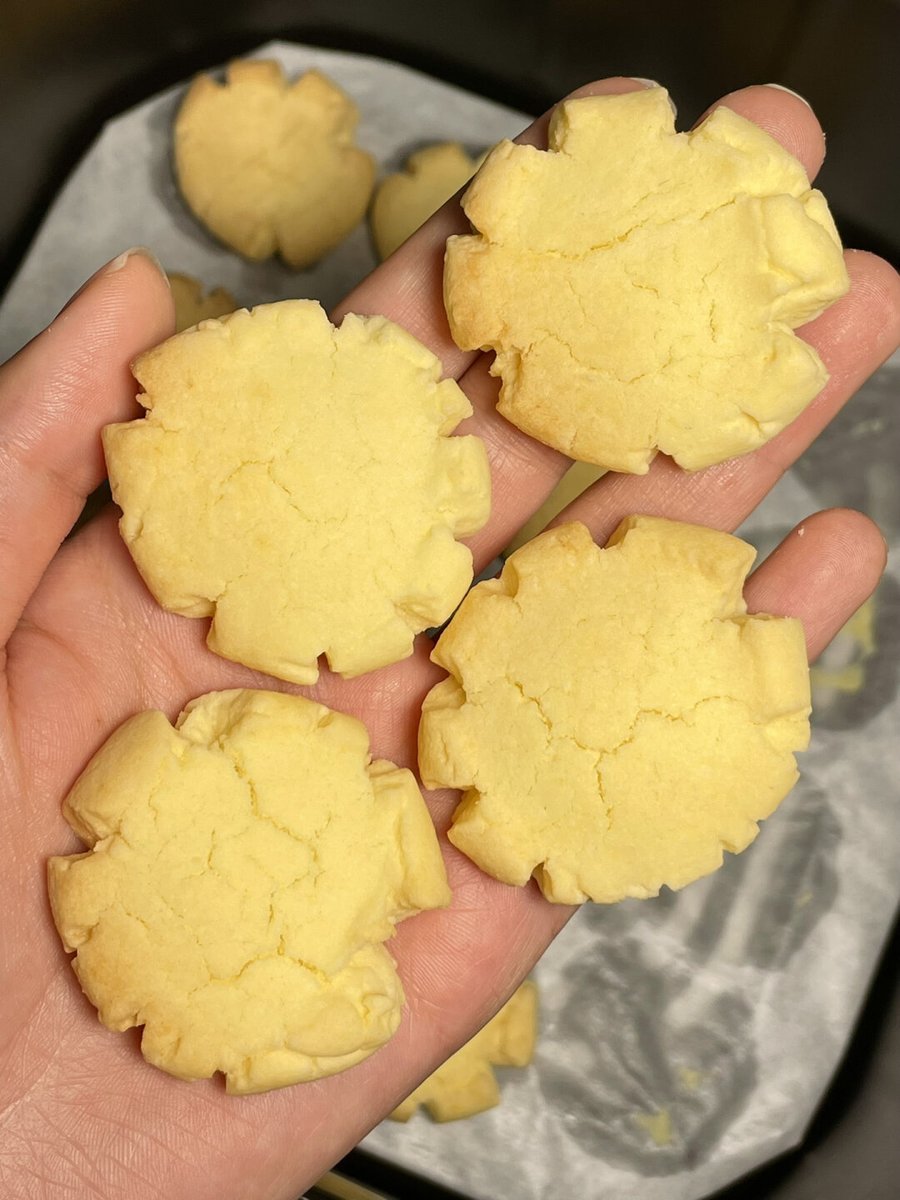 RoyalDuneceba's tweet photo. Saturday morning vibes: baking cookies with my kiddo, flour on our noses and laughter in the air. Simple moments hit so different. https://t.co/NKfnOlFPr8