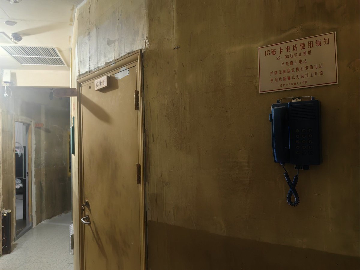 aus_deb9425's tweet photo. When cleaning the old store, I found the dusty curtain, stains on the shelf, the shop assistant Jia who's busy wiping, and a thief trying to sneak in - what a chaotic yet lively scene! https://t.co/vOi6Z2Hpnj