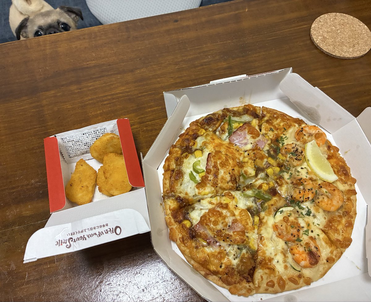 payagen03's tweet photo. もう少しで物件が決まりそうだったのに、同時申込みになったもう1組に負けました。2人暮らしと1人暮らしだったらやっぱり2人の方が優先されるよなぁ〜ちゃんと収入もあるのに(；ω；)また一から物件探しで嫌になったからピザ食べた🍕 https://t.co/WbY91M9znQ