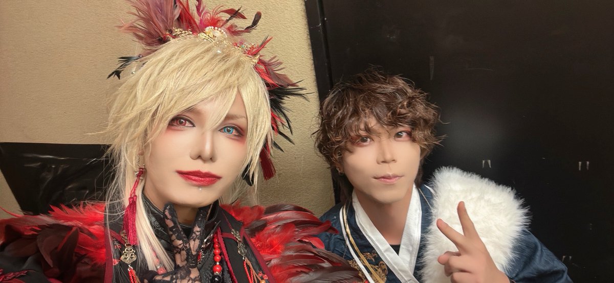 kouki_d_out's tweet photo. 少しバタバタが落ち着いたので、まずは修羅場にて鬼ヶ島メンバーと！

少しずつではありますが鬼ヶ島に対してサポートの立ち位置ではなくライブに来てくれる君たちをより楽しんでもらえるように、アドバイスくれる関係値になってます！

10月から12月まで決まっているけれど、きっとより君たちと楽しめる空間にこのメンバーでなるはずです！

タイトくんはもう10年以上前から一緒に、ボイサロが懐かしいね！

シューセ兄さんは前日から恒例のアレで語りました！

ジュンジからは集合写真を撮ってないのを怒られました、すません泣

また10月に音を合わせられることを楽しみにしてます！

ただ10月はソールドアウトしているのでもし今から鬼ヶ島を体感したい方はこちら！

先輩に胸を借ります。チーム鬼ヶ島島民集まれー！

チケットはこちら
●VIP ticket
■購入ページURL(VIP ticket)
https://t.co/i7g16GGDyG

●一般ticket
■購入ページURL(一般ticket)
https://t.co/8SROw9gJ2G