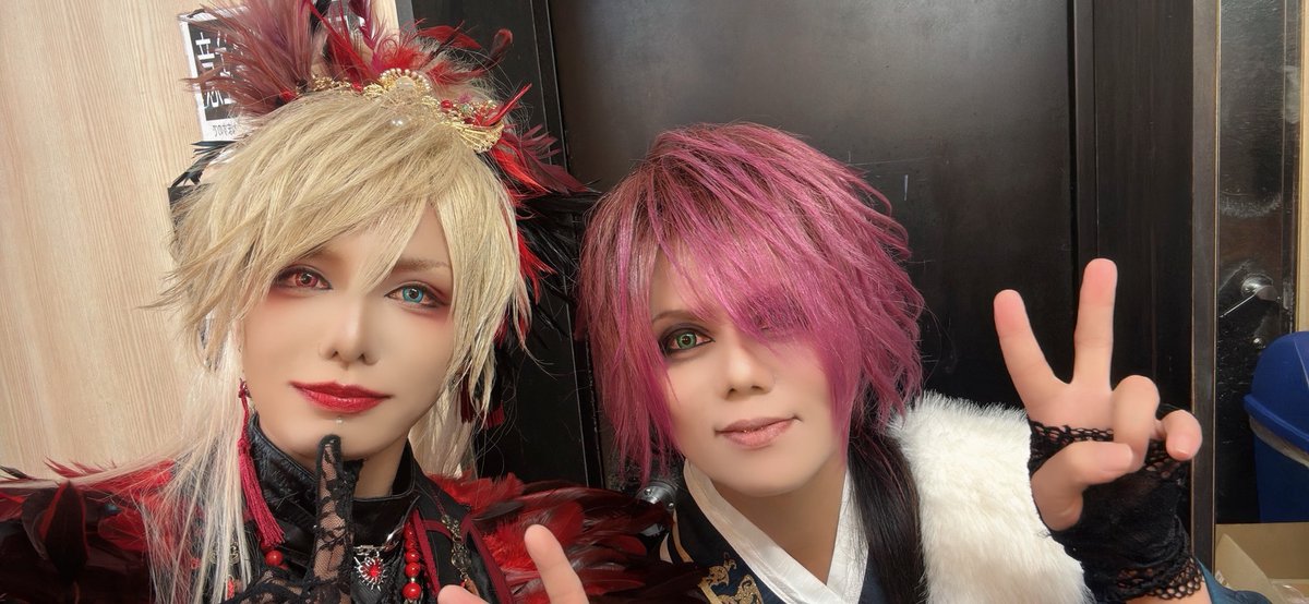 kouki_d_out's tweet photo. 少しバタバタが落ち着いたので、まずは修羅場にて鬼ヶ島メンバーと！

少しずつではありますが鬼ヶ島に対してサポートの立ち位置ではなくライブに来てくれる君たちをより楽しんでもらえるように、アドバイスくれる関係値になってます！

10月から12月まで決まっているけれど、きっとより君たちと楽しめる空間にこのメンバーでなるはずです！

タイトくんはもう10年以上前から一緒に、ボイサロが懐かしいね！

シューセ兄さんは前日から恒例のアレで語りました！

ジュンジからは集合写真を撮ってないのを怒られました、すません泣

また10月に音を合わせられることを楽しみにしてます！

ただ10月はソールドアウトしているのでもし今から鬼ヶ島を体感したい方はこちら！

先輩に胸を借ります。チーム鬼ヶ島島民集まれー！

チケットはこちら
●VIP ticket
■購入ページURL(VIP ticket)
https://t.co/i7g16GGDyG

●一般ticket
■購入ページURL(一般ticket)
https://t.co/8SROw9gJ2G