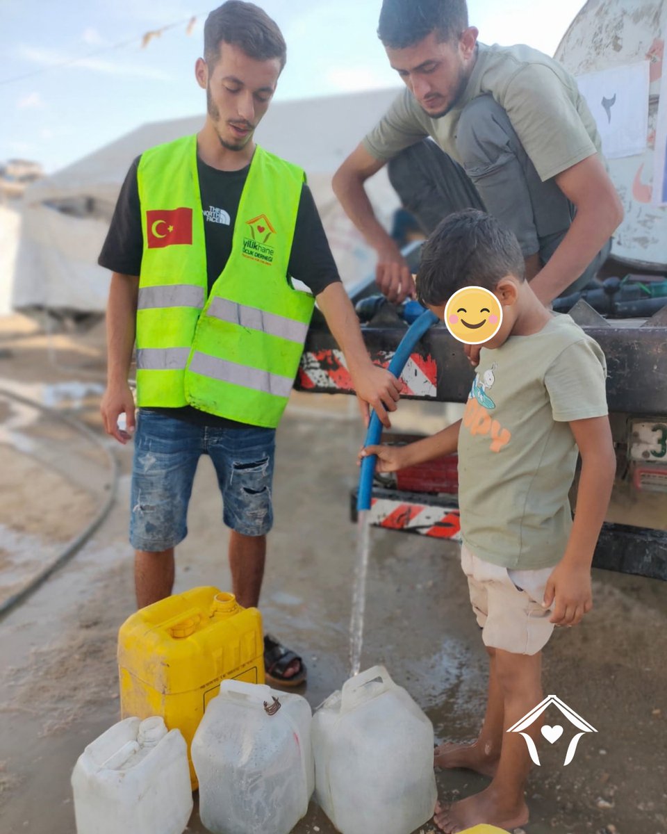 iyilikhane's tweet photo. Gazze halkına sıcak yemek ve temiz su yardımlarınızı ulaştırıyoruz. 🍲💧

Daha çok ihtiyacı karşılayabilmek ve yaraları sarabilmek için bağışlarınızla destek olun.
https://t.co/u874EFp2AA https://t.co/Rr8mFtqDAY