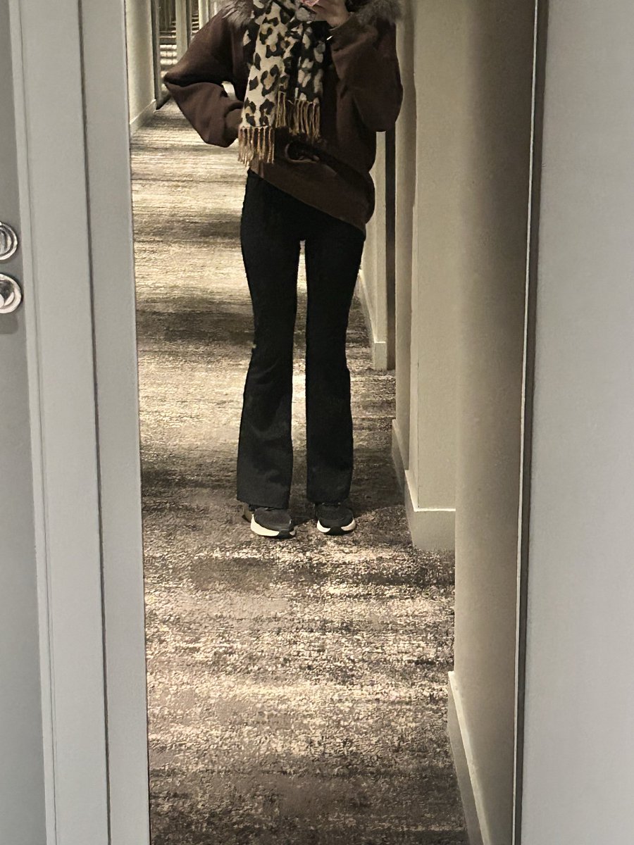 live09888's tweet photo. i like these pants https://t.co/C1egHF5bIL