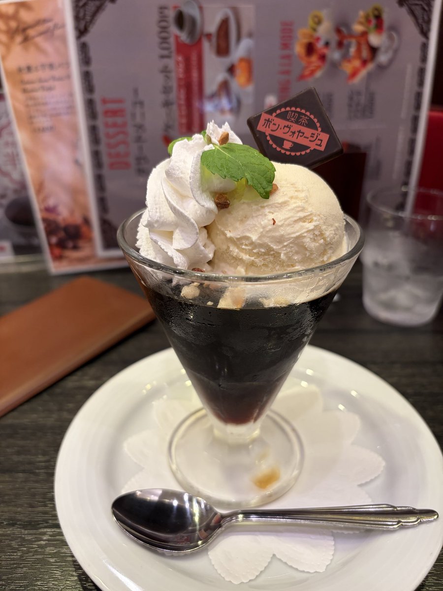 tanachon8's tweet photo. 名古屋といえば喫茶店！
1日に仕事休むことをこころよくOKしてくれる現場の皆さんや文句言わず応援してくれる家族や出逢わせてくれた友へ大量に土産買った荷物も預かってくださり有り難かったです！ https://t.co/vAcZnlICEy