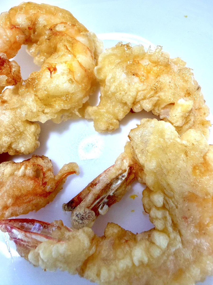 cham0mo's tweet photo. えびの天ぷらを作ってみたが、えびを扱う度に「もうやらん」を繰り返している（2回目）🍤 https://t.co/efecbOEvg1