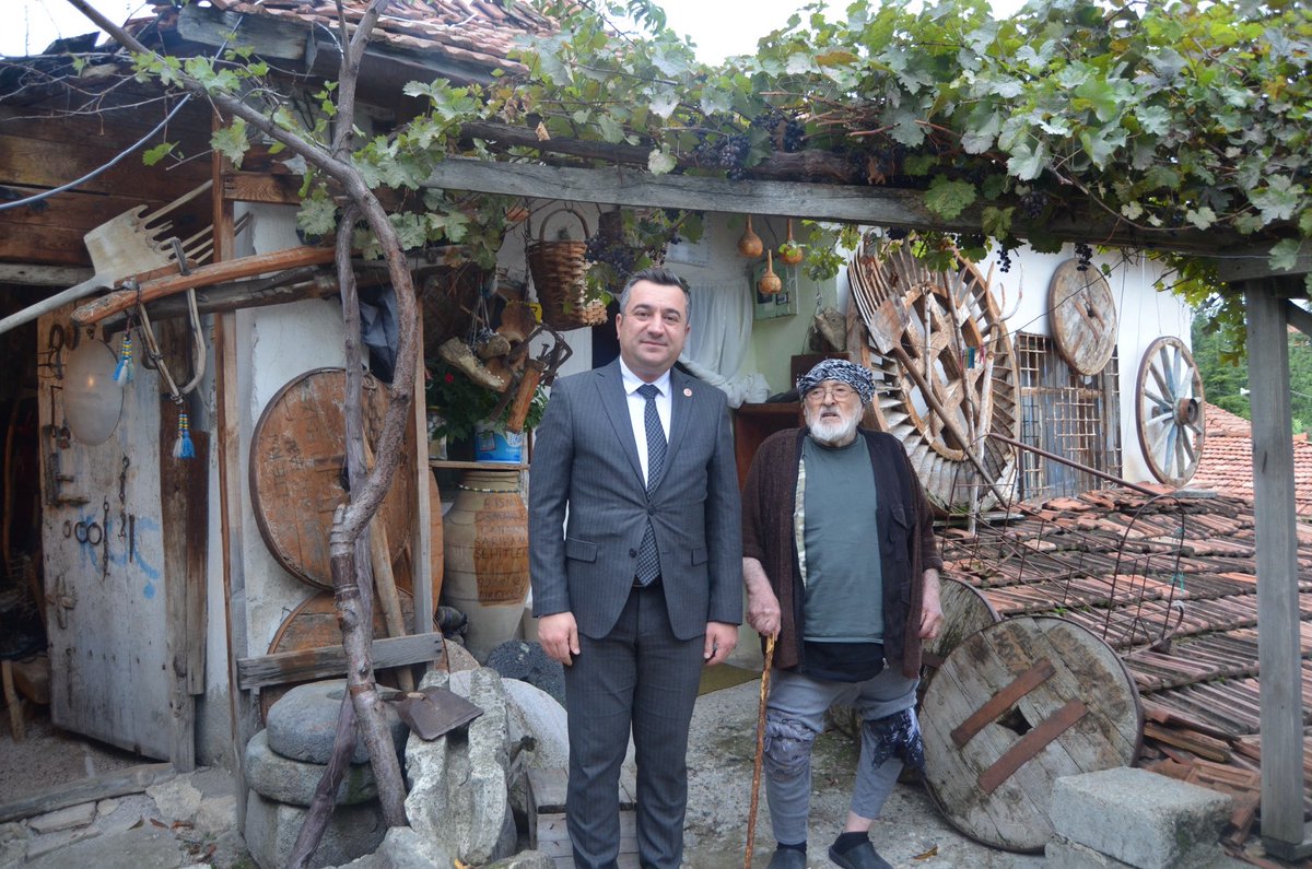 CekerekKaymakam's tweet photo. 1 Ekim Dünya Yaşlılar Günü kapsamında Kaymakamımız Sayın Can KURT, Sosyal Yardımlaşma ve Dayanışma Vakfı Müdürü ile birlikte ilçemizde ikamet eden kıymetli büyüklerimizi hanelerinde ziyaret etti. https://t.co/6wf9gogz6K
