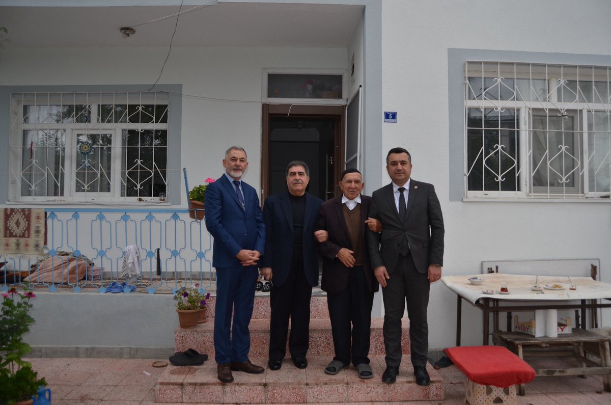 CekerekKaymakam's tweet photo. 1 Ekim Dünya Yaşlılar Günü kapsamında Kaymakamımız Sayın Can KURT, Sosyal Yardımlaşma ve Dayanışma Vakfı Müdürü ile birlikte ilçemizde ikamet eden kıymetli büyüklerimizi hanelerinde ziyaret etti. https://t.co/6wf9gogz6K