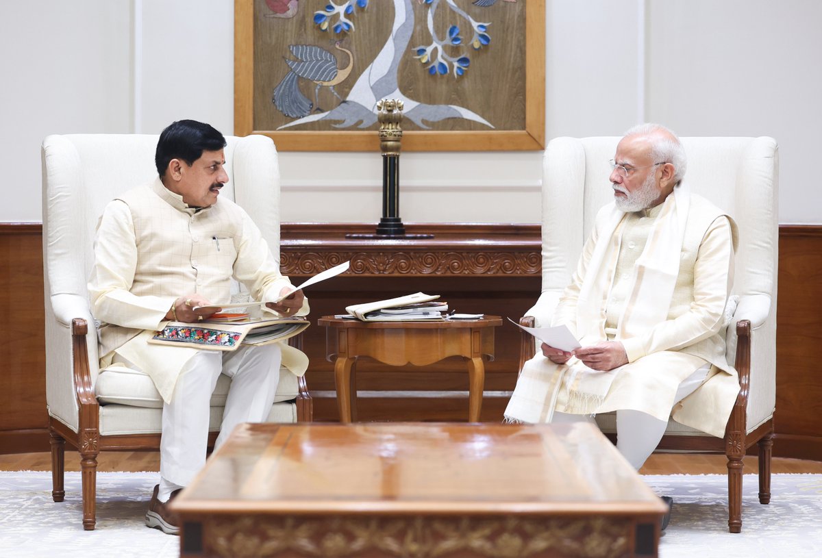 PMOIndia's tweet photo. Chief Minister of Madhya Pradesh, @DrMohanYadav51 met Prime Minister @narendramodi.

@CMMadhyaPradesh https://t.co/prpfwzqy6d