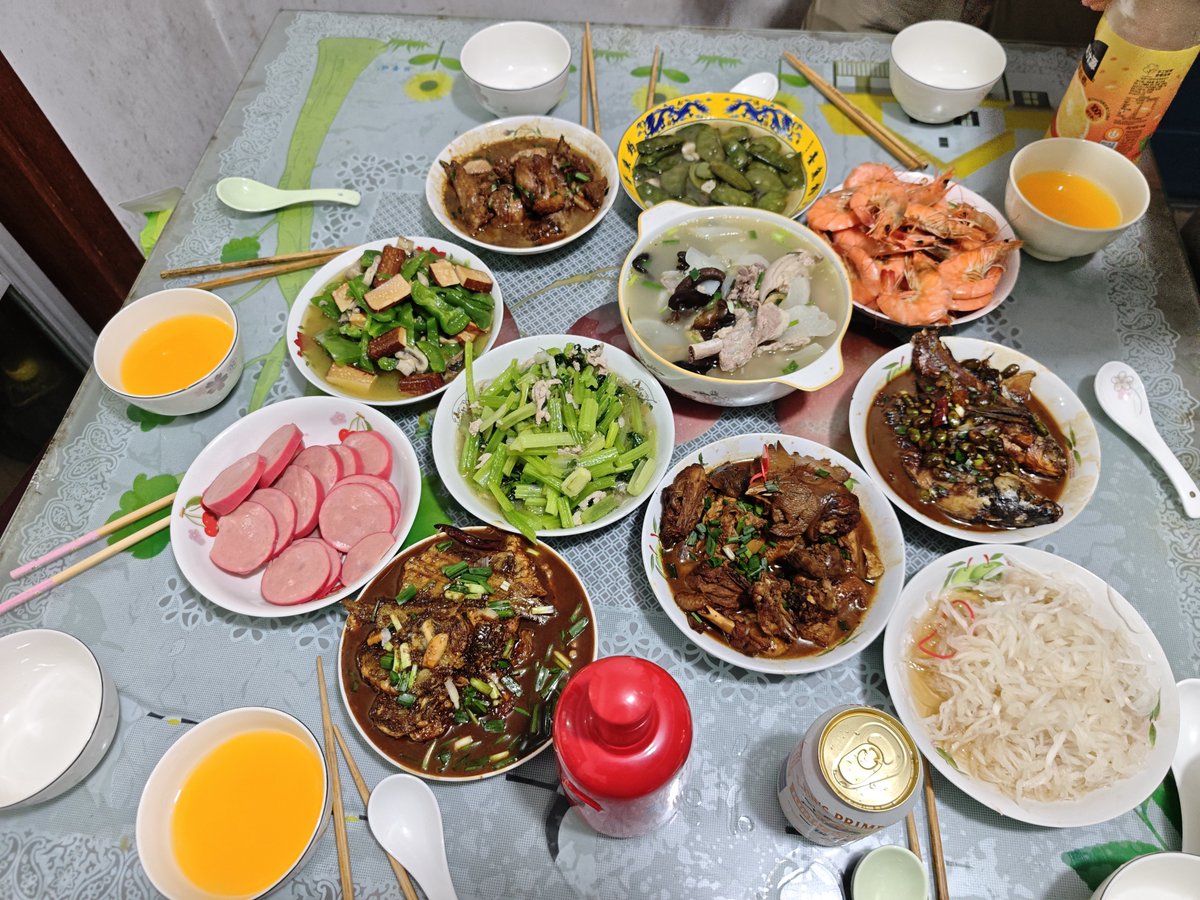 cleverfatfox's tweet photo. これは上海料理です🇨🇳
上海のみなさん、温かいおもてなしをありがとうございます！
とっても美味しくて、大満足です https://t.co/WtmX4KJD6U