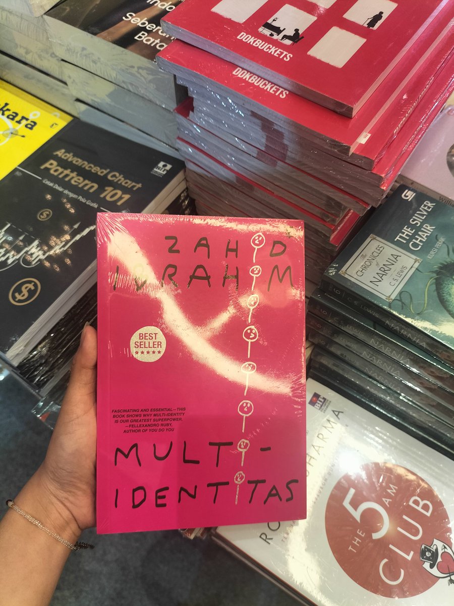itsdrawingss's tweet photo. Aduhh ketambahan ngeliat wishlist diskon 20%??? Makin bingung gwwh https://t.co/0Jnxstaffm